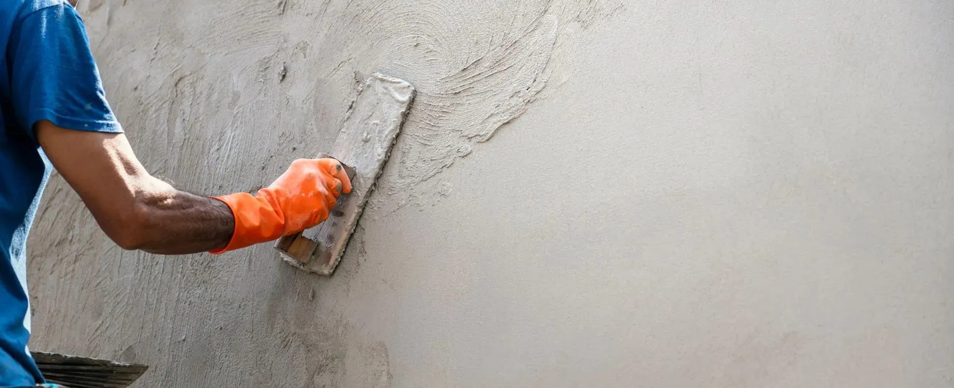Couvreur à Vendat – rénovation d'enduit de façade